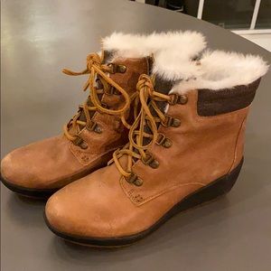 Faux Fur Wedge Sperry Size 7